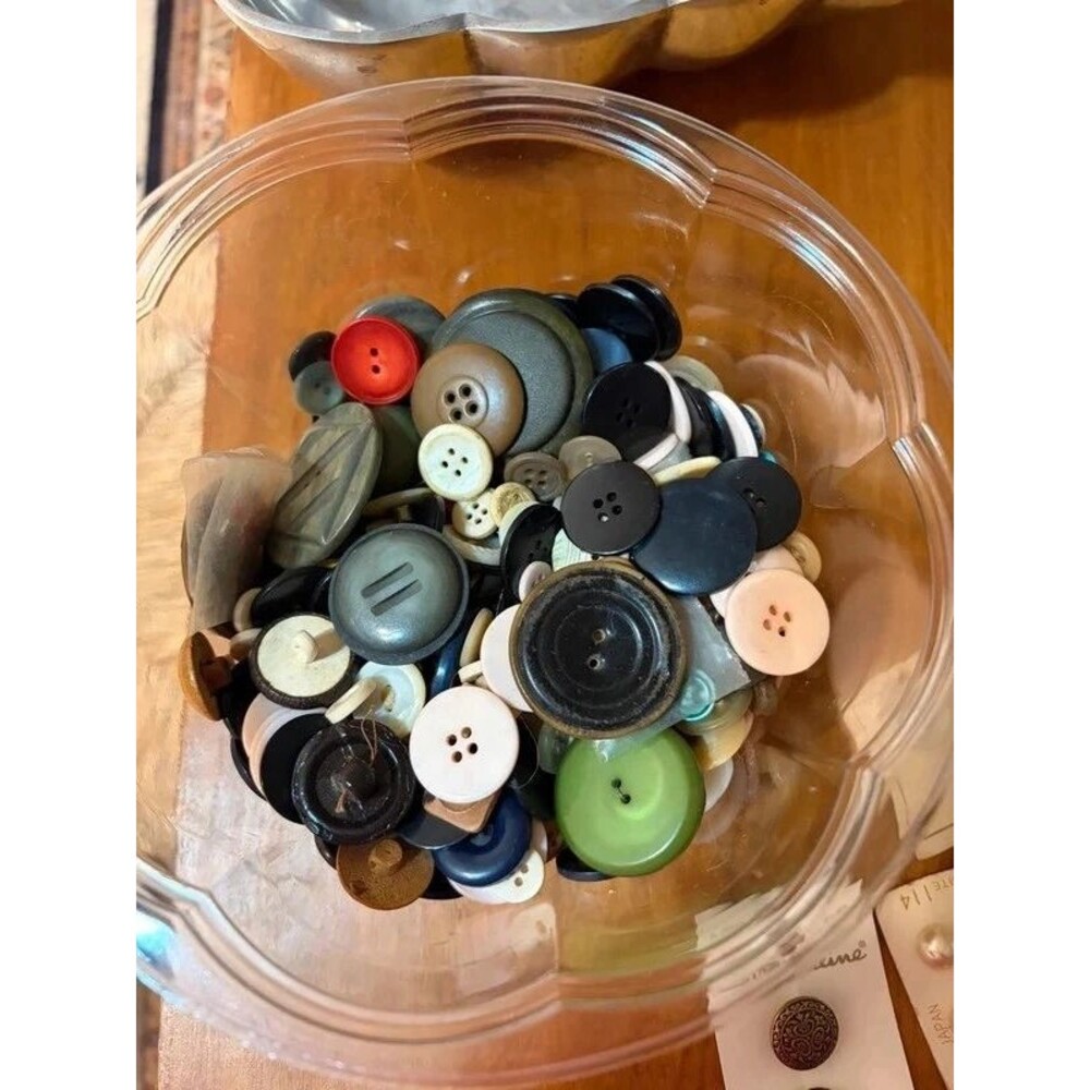 Vintage Button Assortment - Picture 3 of 4